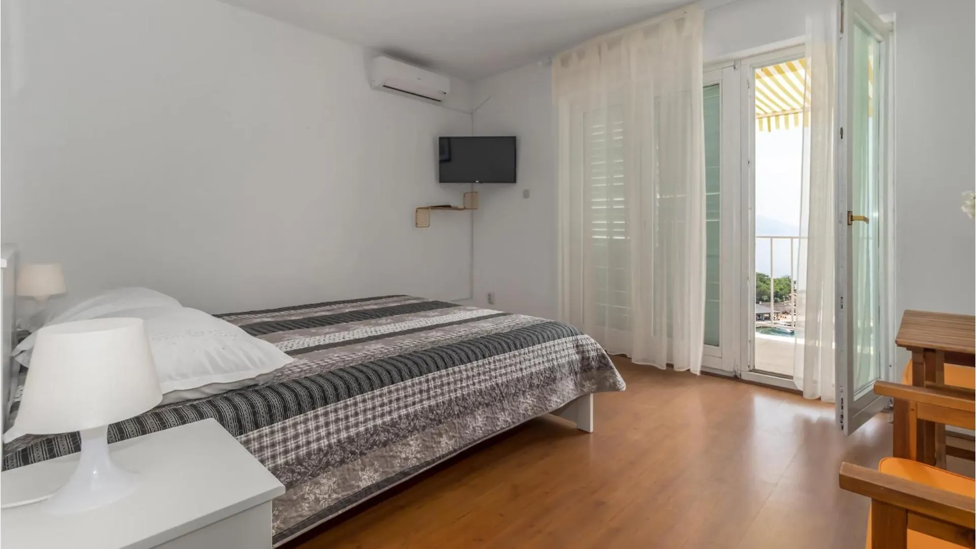 6 Bedroom Gorgeous Home In Novi Vinodolski Holiday home